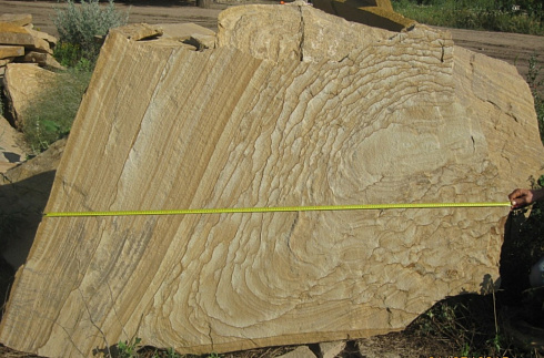 Kamenclub.ru: Форматный камень (плаха) пошаговая дорожка от 70-150 см (4 -12 см)  купить в Люберцах плитняк  форматный плаха желтый песчаник 9 000 руб/т   фото КАМЕНЬ КЛУБ