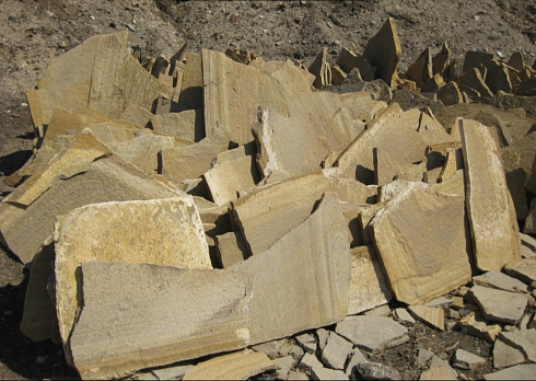 Kamenclub.ru: Форматный камень (плаха) пошаговая дорожка от 70-150 см (4 -12 см)  купить в Люберцах плитняк  форматный плаха желтый песчаник 9 000 руб/т   фото КАМЕНЬ КЛУБ