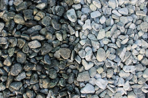 Kamenclub.ru: Щебень галтованный зеленый (змеевик) фр. 20-40 мм.  купить в Люберцах мрамор зеленый, салатовый оголтованный щебень мраморный 12500 руб/т   фото КАМЕНЬ КЛУБ