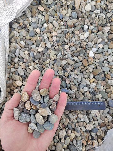 Kamenclub.ru: Галька речная окат (серая) фр.10-20 мм купить  в Люберцах галька речная серая, серый, темно-серый, светло-серый, коричневый ландшафтная декоративная речная окатанная округлая галька 5000 руб/т   фото КАМЕНЬ КЛУБ