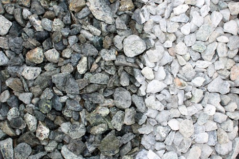 Kamenclub.ru: Щебень крошка зеленый (змеевик) фр. 20-40 мм.  купить в Люберцах мрамор зеленый, салатовый ландшафтная мраморная крошка 8500 руб/т   фото КАМЕНЬ КЛУБ