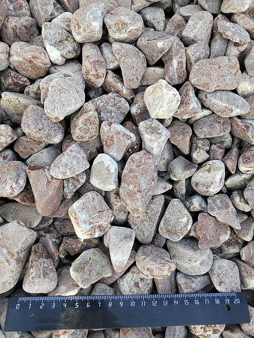 Kamenclub.ru: Мраморная крошка (щебень галтованный розовый) фр.20-40 мм.  купить в Люберцах мрамор розовый, красный оголтованный округлый щебень  15000 руб/т   фото КАМЕНЬ КЛУБ