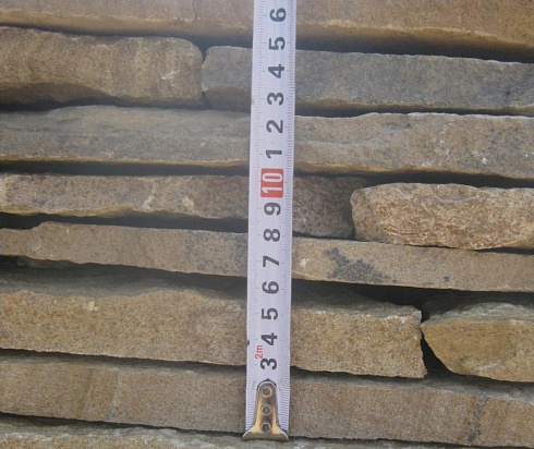 Kamenclub.ru: Песчаник пластушка желтый с разводом под дерево (2 см)  купить в Люберцах плитняк желтый с разводами, желтый, рыжий, серый песчаник пластушка рваная ландшафтная 11 000 руб/м3   фото КАМЕНЬ КЛУБ