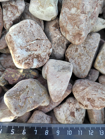 Kamenclub.ru: Мраморная крошка (щебень галтованный розовый) фр.20-40 мм.  купить в Люберцах мрамор розовый, красный оголтованный округлый щебень  15000 руб/т   фото КАМЕНЬ КЛУБ