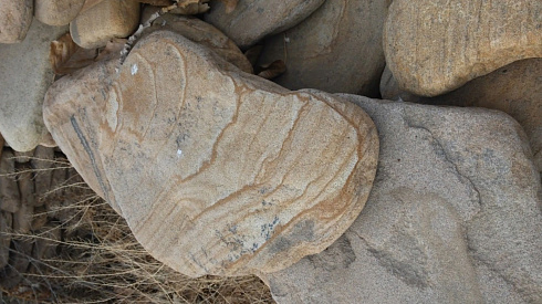 Kamenclub.ru: Песчаник пластушка галтованный желтый с рисунком (3 см)  купить в Люберцах плитняк - пластушка желтый песчаник 21000 руб/м3   фото КАМЕНЬ КЛУБ