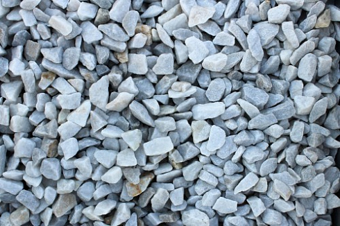 Kamenclub.ru: Мраморная крошка, щебень, цвет-белый,  фр. 20-40 мм.  купить в Люберцах мрамор белый молочный слоновая кость айвори  мраморная крошка ландшафтная 12000 руб/т   фото КАМЕНЬ КЛУБ