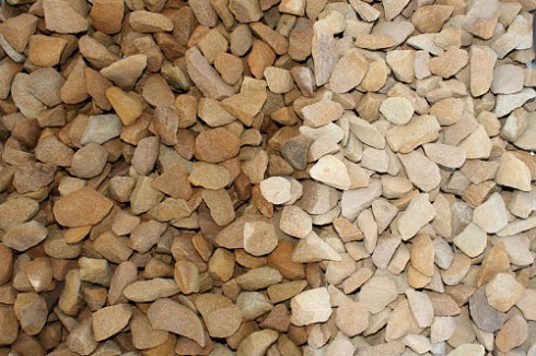 Kamenclub.ru: Щебень крошка желтый (песчаник) фр. 20-40 мм.  купить в Люберцах песчаник бежевый рыжий каменная крошка песчаника 9500 руб/т   фото КАМЕНЬ КЛУБ