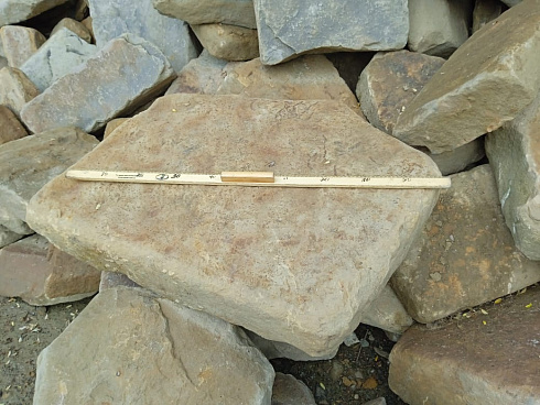 Kamenclub.ru: Песчаник для мощения дорожек, площадок, парковок ( фр 5-10 см)  купить в Люберцах песчаник  серый желтый коричневый рыжий песчаник оголтованный окатанный 6500 руб/т   фото КАМЕНЬ КЛУБ