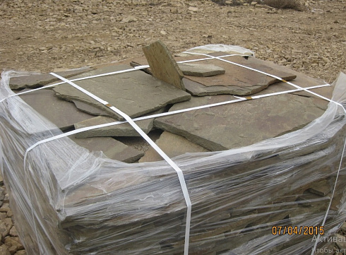 Kamenclub.ru: Песчаник пластушка серо-зеленый (3,0 см)  купить в Люберцах песчаник серо-зеленый, серый, зеленый песчаник пластушка колотый рваный ландшафтный 10200 руб/м3   фото КАМЕНЬ КЛУБ