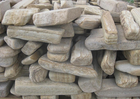 Kamenclub.ru: Песчаник пластушка галтованный желтый с рисунком (3 см)  купить в Люберцах плитняк - пластушка желтый песчаник 21000 руб/м3   фото КАМЕНЬ КЛУБ