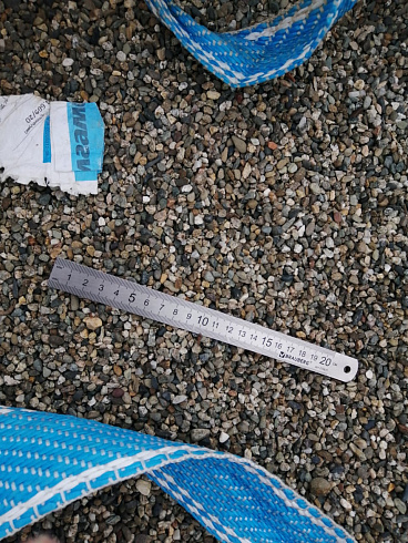 Kamenclub.ru: Галька речная окат (серая) фр.3-5 мм купить  в Люберцах галька речная серая бежевый темно-серый окатанный речной камень округлый 9500 руб/т   фото КАМЕНЬ КЛУБ