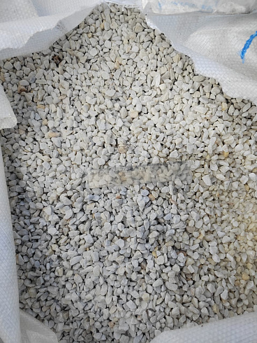 Kamenclub.ru: Мраморная крошка, щебень, цвет-белый, фр. 5-10 мм.  купить в Люберцах мрамор белый, айвори, молочный мраморная каменная крошка ландшафтная 12000 руб/т   фото КАМЕНЬ КЛУБ