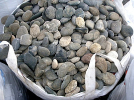Kamenclub.ru: Галька речная плоская (ассорти) фр. 100-200-300 мм купить в Люберцах галька галечник природный серый, белый темно-серый синий рыжий светло-серый природная галька плоская крупная 8000 руб/т   фото КАМЕНЬ КЛУБ