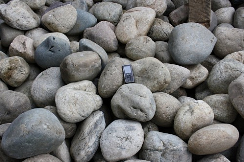 Kamenclub.ru: Речной валун (Ассорти) фр.100-300 мм.  купить в Люберцах галечник серый, темно-серый, светло-серый речная галька крупных размеров 4200 руб/т   фото КАМЕНЬ КЛУБ