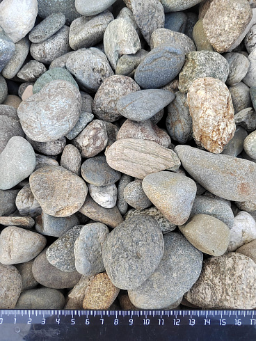Kamenclub.ru: Галька речная окат (серая) фр.40-60 мм купить  в Люберцах галька речная серый бежевый рыжий коричневый округлый речной камень 5000 руб/т   фото КАМЕНЬ КЛУБ