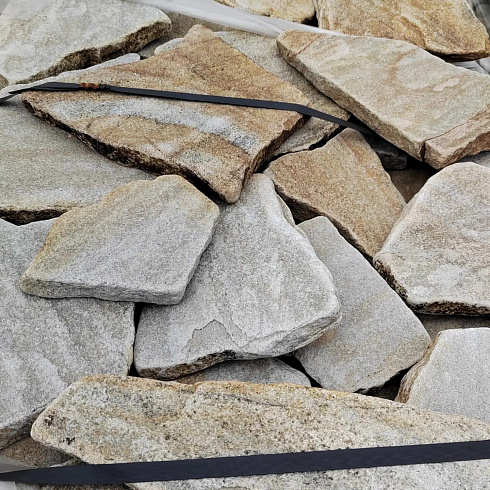 Kamenclub.ru: Песчаник пластушка галтованный желтый с рисунком (3 см)  купить в Люберцах плитняк - пластушка желтый песчаник 21000 руб/м3   фото КАМЕНЬ КЛУБ