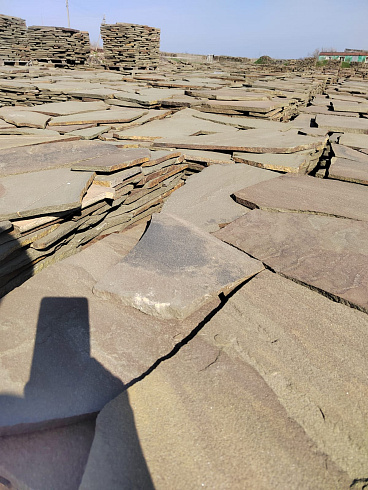 Kamenclub.ru: Песчаник пластушка серо-зеленый (4,0 см- 5,0 см)  купить в Люберцах песчаник серо-зеленый, серый, зеленый песчаник рваный ландшафтный колотый 9000 руб/м3   фото КАМЕНЬ КЛУБ