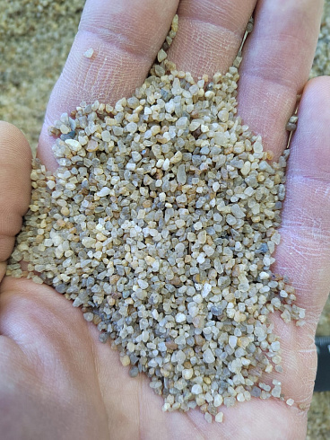 Кварцевый песок для водоподготовки фр. 1,6-3 мм.  купить в Люберцах фото Камень Клуб