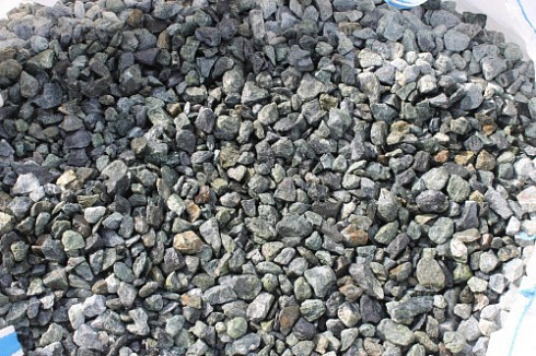 Kamenclub.ru: Щебень крошка зеленый (змеевик) фр. 20-40 мм.  купить в Люберцах мрамор зеленый, салатовый ландшафтная мраморная крошка 8500 руб/т   фото КАМЕНЬ КЛУБ