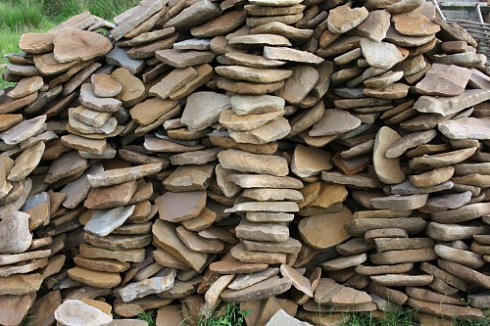 Kamenclub.ru: Песчаник колотый для облицовки (фр. 2-3 см)  купить в Люберцах песчаник бежевый серый рыжий песчаник строительный 5000 руб/т   фото КАМЕНЬ КЛУБ