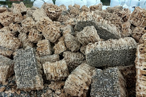 Kamenclub.ru: Крымский природный меотис фр. 100-500 мм.  купить в Люберцах меотис бежевый рыжий молочный желтый ракушечник 4 500 руб/т   фото КАМЕНЬ КЛУБ