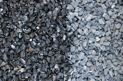Kamenclub.ru: Щебень крошка черный (мрамор) фр. 10-20 мм.  купить в Люберцах мрамор черный с белыми прожилками, черный, белый каменная ландшафтная декоративная крошка щебня 11000 руб/т   фото КАМЕНЬ КЛУБ