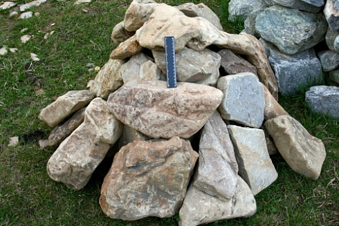 Kamenclub.ru: Песчаник декоративный ландшафтный (фр. 300-500 мм)  купить в Люберцах песчаник желтый рыжий серый зеленый валун речной окатанный природный песчаника 4 500 руб/т   фото КАМЕНЬ КЛУБ