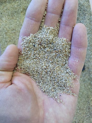 Кварцевый песок для площадок фр. 0,6-1,2 мм.  купить в Люберцах фото Камень Клуб