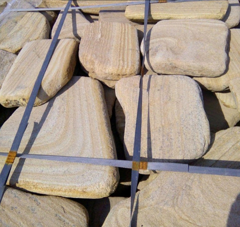 Kamenclub.ru: Песчаник пластушка галтованный желтый с рисунком (3 см)  купить в Люберцах плитняк - пластушка желтый песчаник 21000 руб/м3   фото КАМЕНЬ КЛУБ