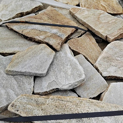 Kamenclub.ru: Песчаник пластушка галтованный желтый с рисунком (3 см)  купить в Люберцах плитняк - пластушка желтый песчаник 21000 руб/м3   фото КАМЕНЬ КЛУБ