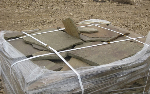 Kamenclub.ru: Песчаник пластушка серо-зеленый (4,0 см- 5,0 см)  купить в Люберцах песчаник серо-зеленый, серый, зеленый песчаник рваный ландшафтный колотый 9000 руб/м3   фото КАМЕНЬ КЛУБ