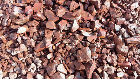 Kamenclub.ru: Щебень крошка красный (ЯШМА) фр. 5-10 мм.  купить в Люберцах крошка каменная яшмы красный, бордовый, темно-красный декоративная крошка ландшафтная каменная яшмоидная 8500 руб/т   фото КАМЕНЬ КЛУБ