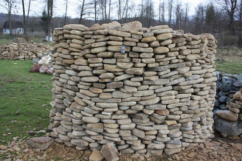 Kamenclub.ru: Песчаник для мощения дорожек, площадок, парковок ( фр 5-10 см)  купить в Люберцах песчаник  серый желтый коричневый рыжий песчаник оголтованный окатанный 6500 руб/т   фото КАМЕНЬ КЛУБ