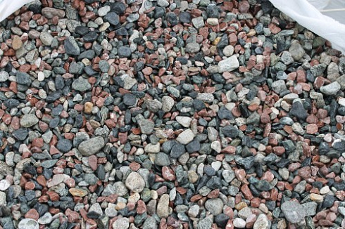 Kamenclub.ru: Мраморная крошка (щебень галтованный микс:: серый-зеленый-розовый) фр.10-20 мм.  купить в Люберцах мрамор серый, зеленый, розовый щебень окатанный округлый декоративный ландшафтный 15500 руб/т   фото КАМЕНЬ КЛУБ