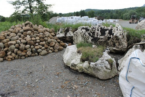 Kamenclub.ru: Песчаник ядра, фр. 100-300 мм  купить в Люберцах песчаник бежевый серый рыжий речная галька 5 000 руб/т   фото КАМЕНЬ КЛУБ