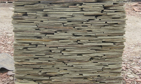 Kamenclub.ru: Песчаник пластушка серо-зеленый (1,5 см)  купить в Люберцах плитняк - пластушка серо-зеленый, серый, зеленый пластушка рваная ландшафтная колотая 10200 руб/м3   фото КАМЕНЬ КЛУБ