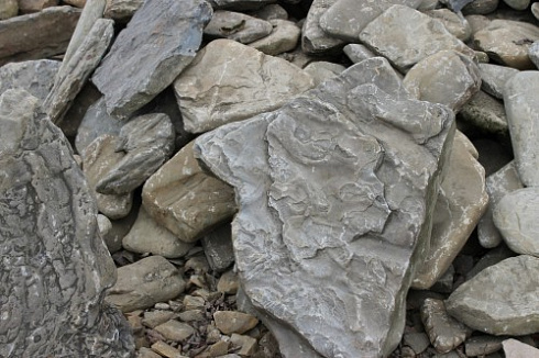 Kamenclub.ru: Песчаник декоративный ландшафтный (фр. 300-500 мм)  купить в Люберцах песчаник желтый рыжий серый зеленый валун речной окатанный природный песчаника 4 500 руб/т   фото КАМЕНЬ КЛУБ