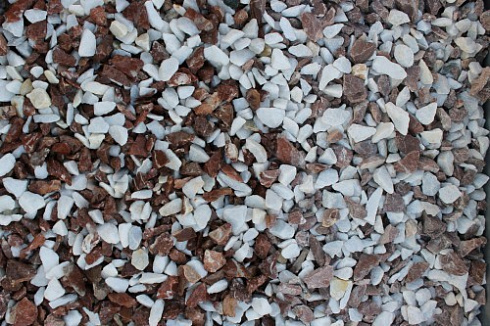 Kamenclub.ru: Мраморная крошка (щебень крошка микс: белый-розовый) фр. 10-20 мм.  купить в Люберцах мрамор белый, розовый каменный декоративный ландшафтный щебень 12000 руб/т   фото КАМЕНЬ КЛУБ